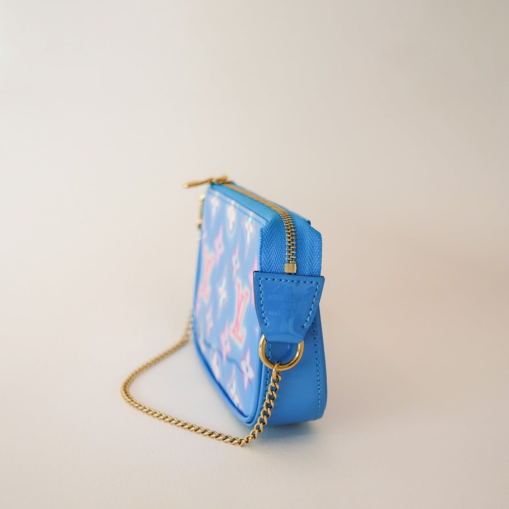 LOUIS VUITTON Vernis Valentine Mini Pochette Accessories Baby Blue Neon - Nour Archive Handbag