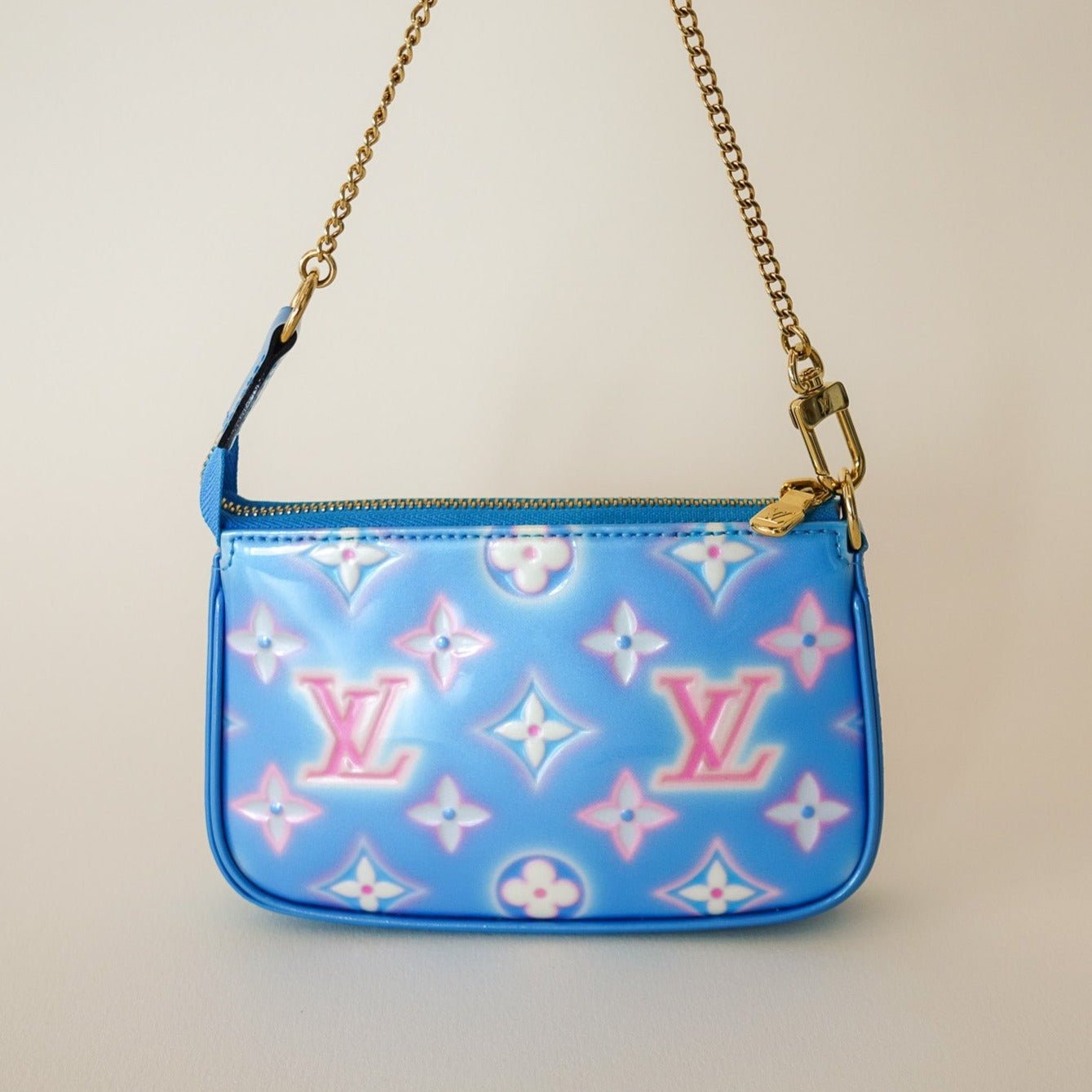 LOUIS VUITTON Vernis Valentine Mini Pochette Accessories Baby Blue Neon - Nour Archive Handbag